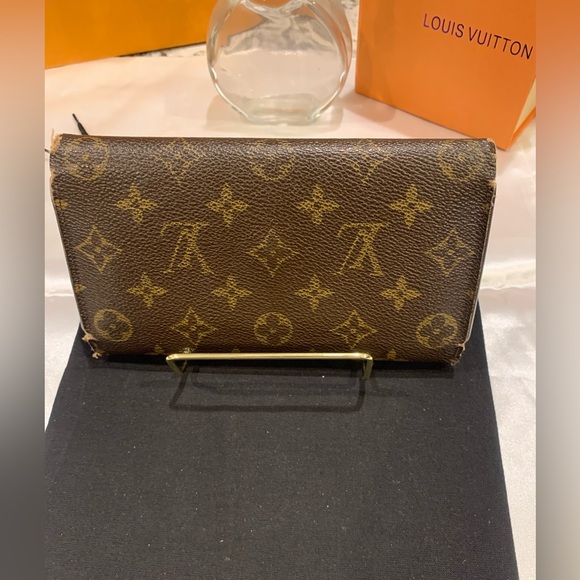 Louis Vuitton checkbook trifold wallet - Picture 2 of 15